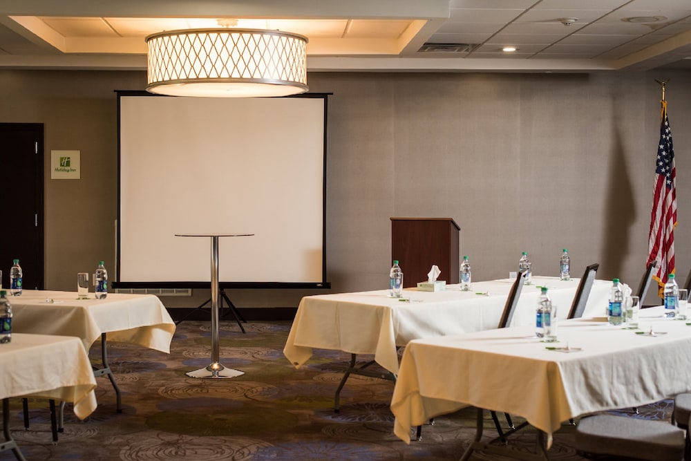 Holiday Inn Harrisburg East 52/61