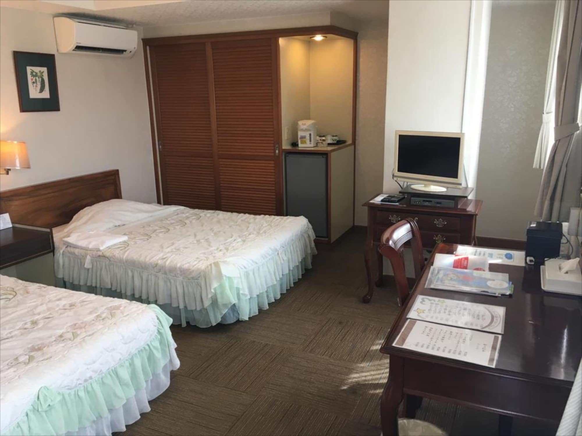 ROOM, TWIN BEDS, SMOKING