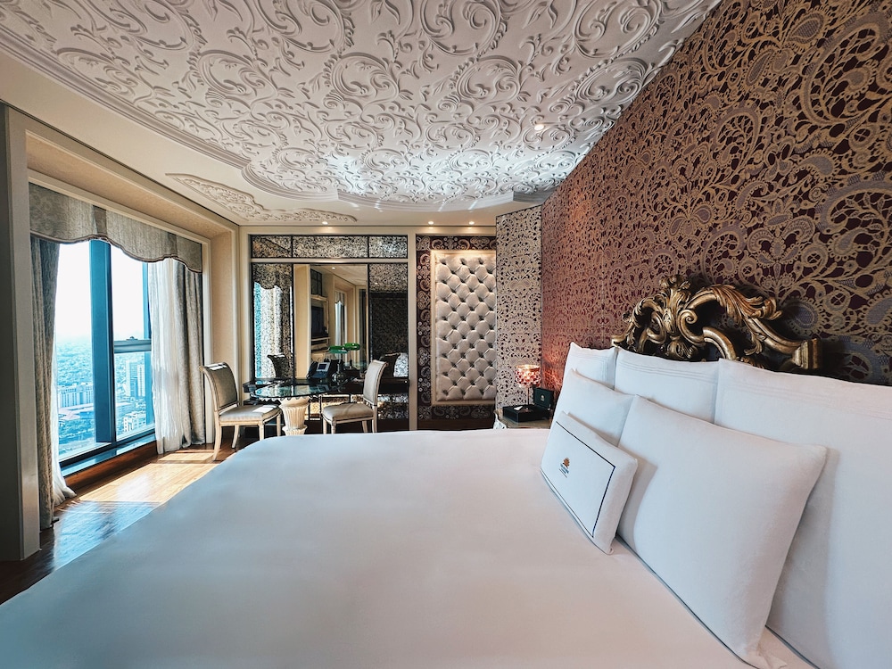 Romance, Suite, City View, Lounge Access