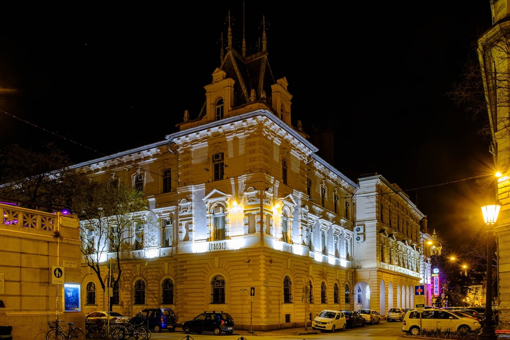 Tisza Hotel 1/50
