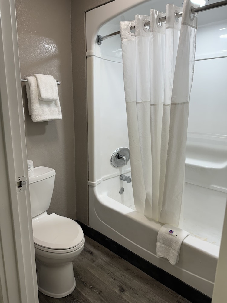 Motel6 Bradenton, FL 56/63