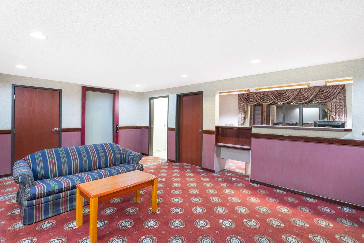 Days Inn by Wyndham Effingham 11/16