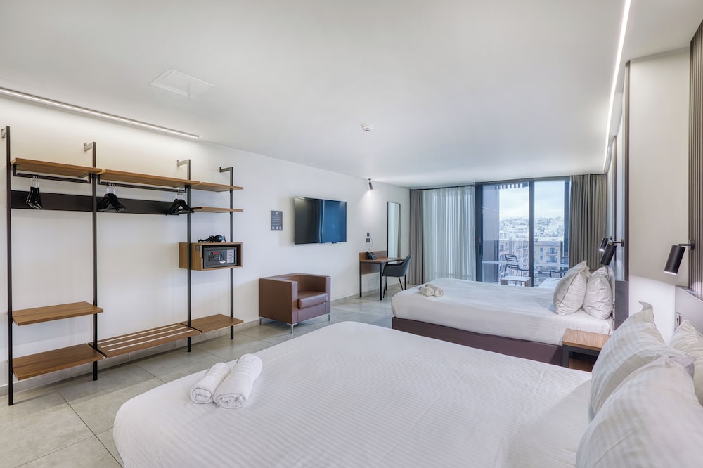 Onyx Hotel 104/163