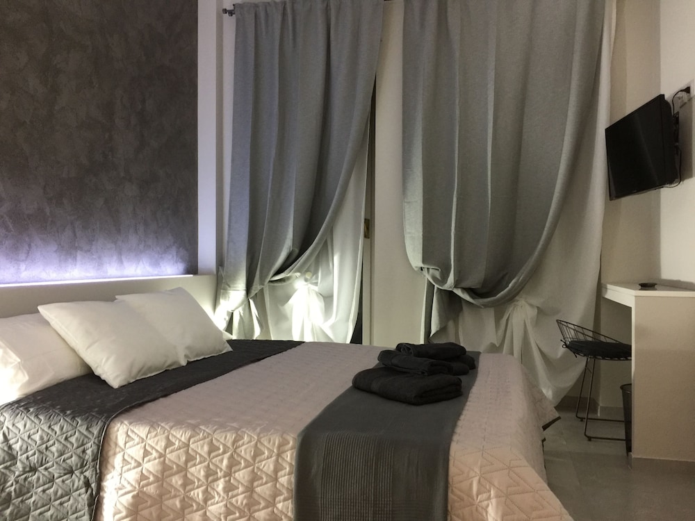 Turin Central Rooms 4/18