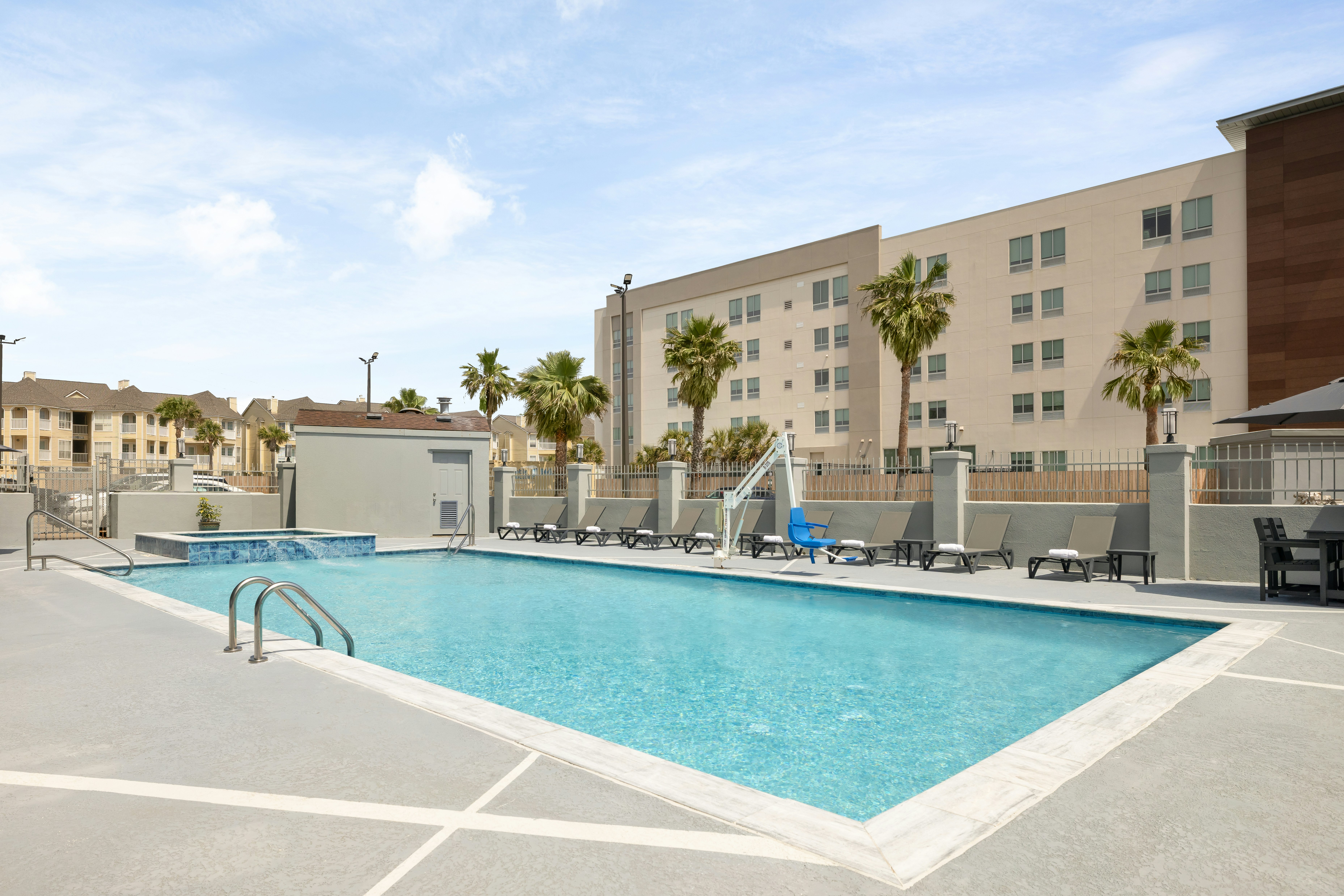 Hampton Inn Suites Galveston 68/68