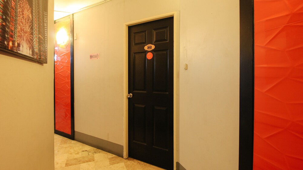 Reddoorz @ P Florentino Street Sampaloc Manila 15/25