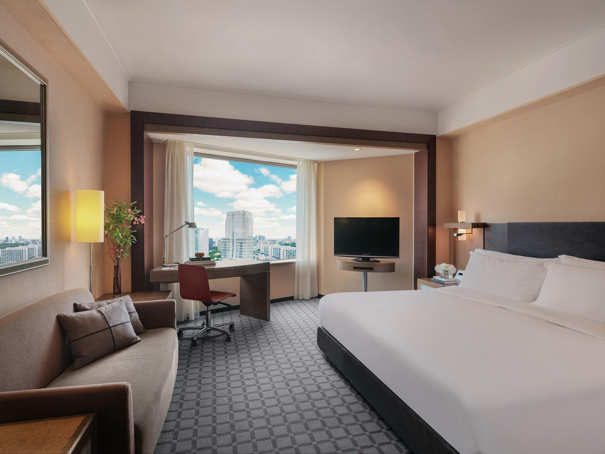 Classic, Queen Bed, Middle Floor