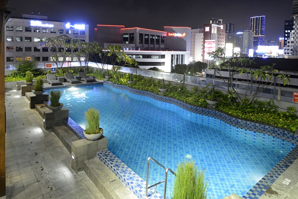 Crown Prince Hotel Surabaya 69/71