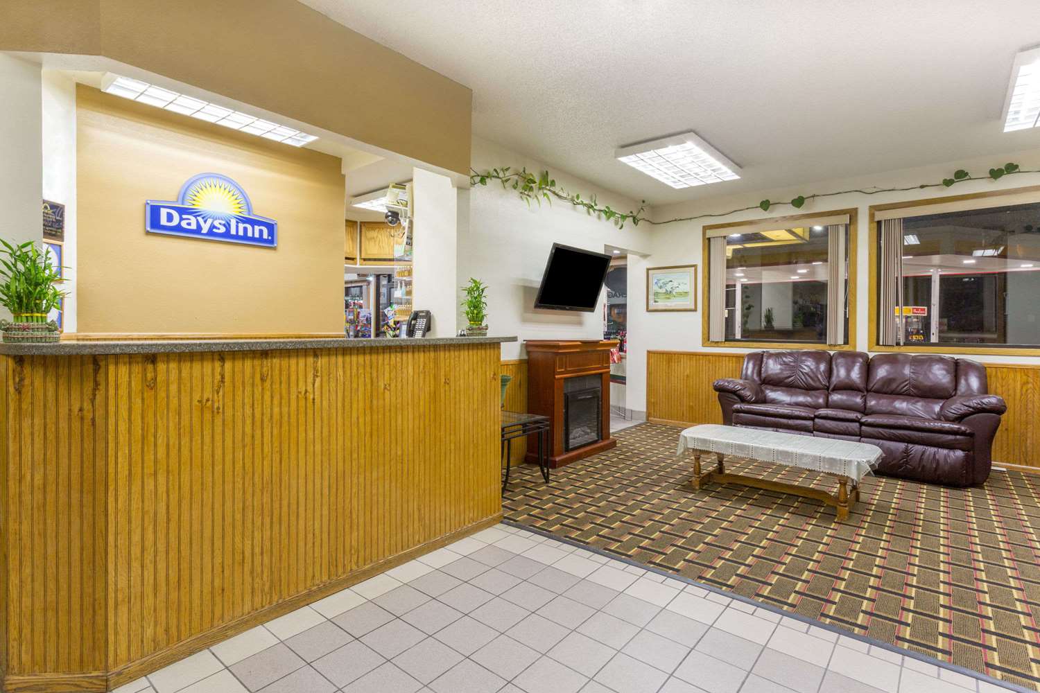 Days Inn by Wyndham Paxton 2/18