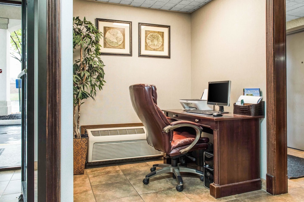 Quality Inn Austintown-Youngstown West 31/35