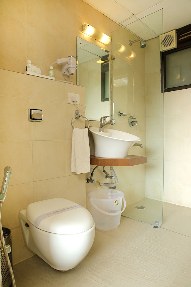 Ahuja Residency Parklane 47/50