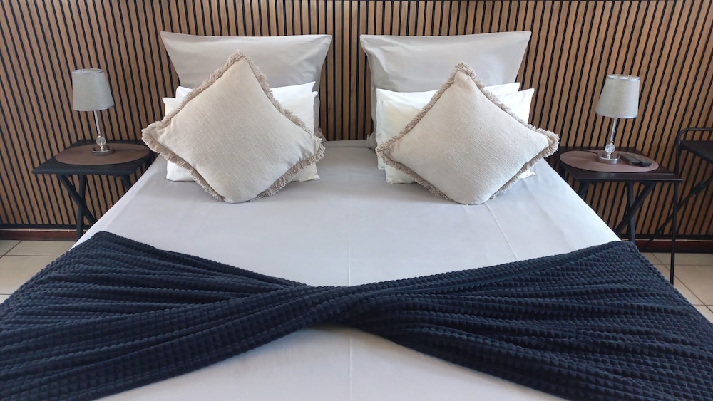 Beachcomber Bay Guest House 20/50