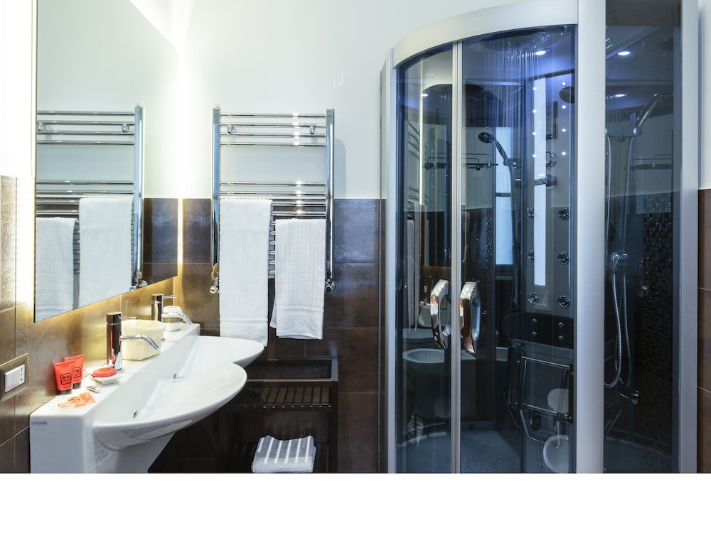 Lh Royal Suites 48/48