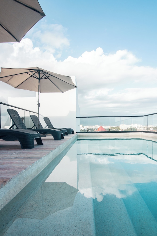 B10 Distinctive Hotel 20/35