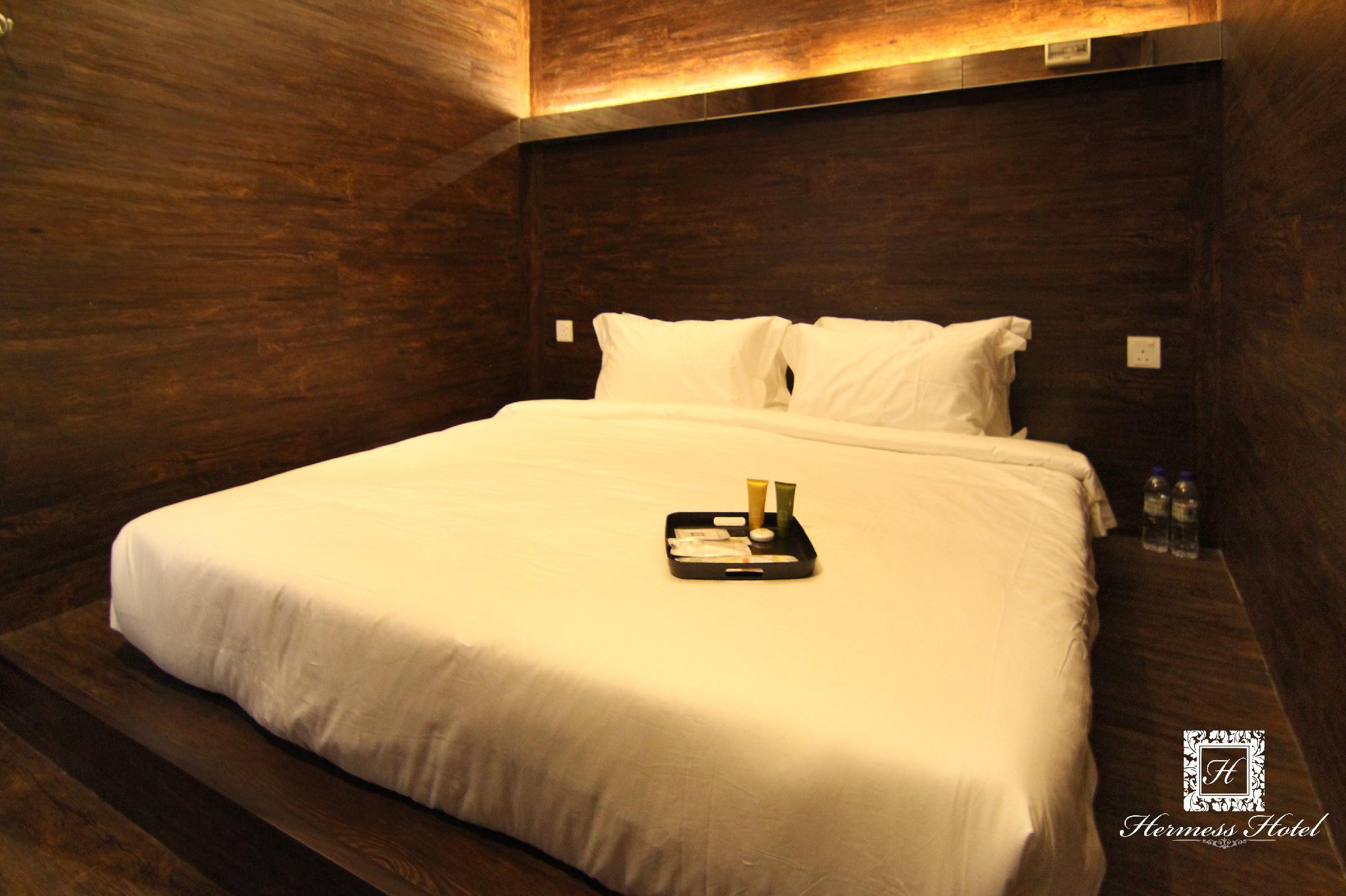 SUPERIOR, KING BED