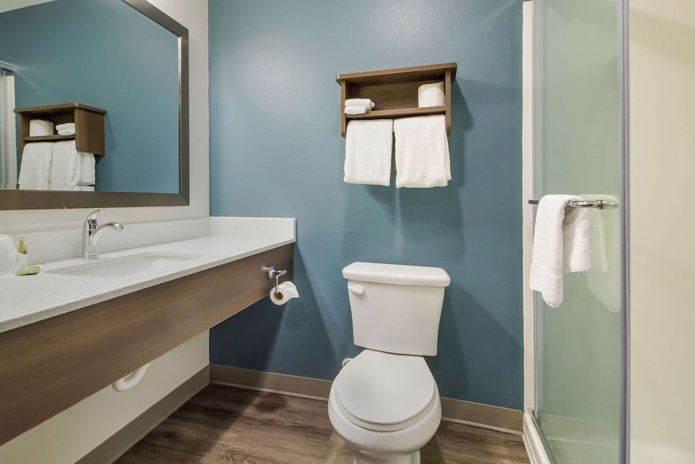 WoodSpring Suites Lake Jackson 32/37