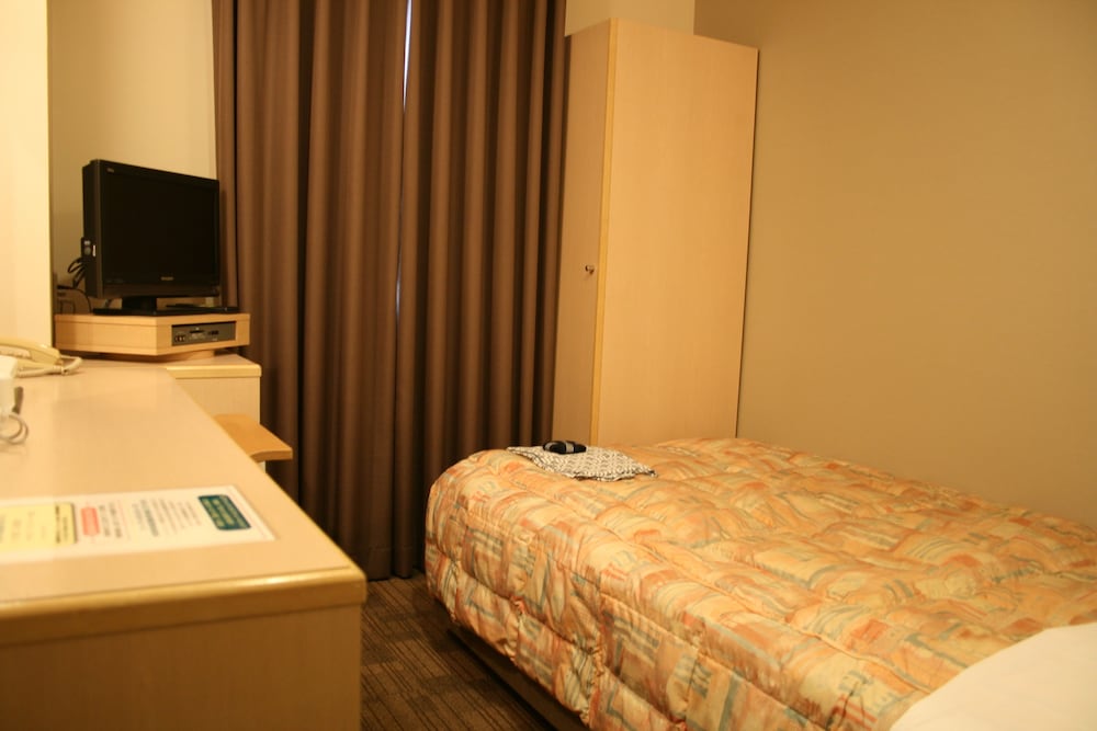 ROOM, SINGLE, SMOKING