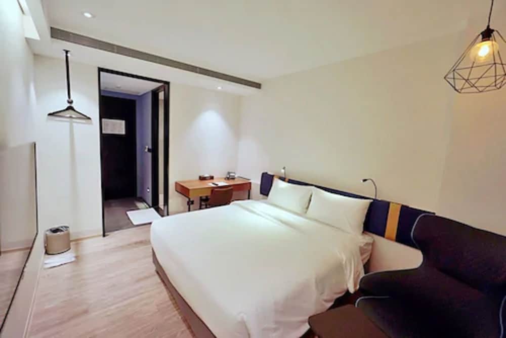 Explore Hotel 13/28