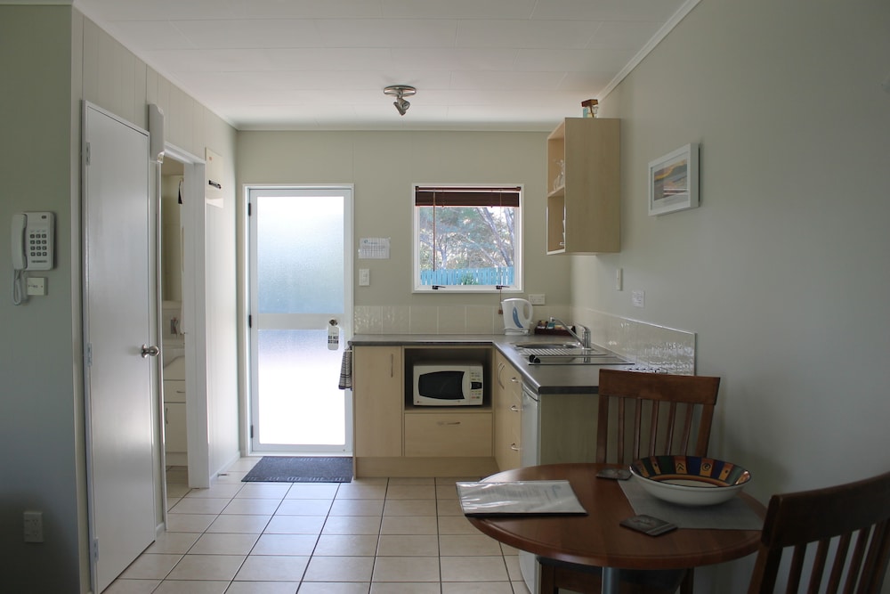 Ash Grove Boutique Motel 56/70