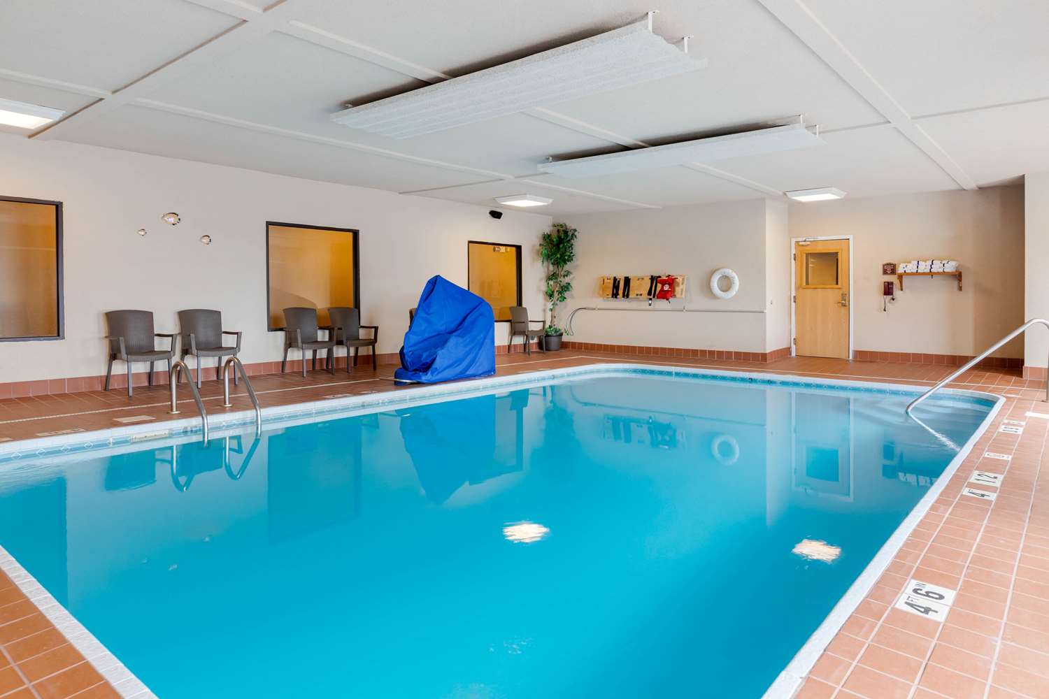 Comfort Suites South Haven near I-96 9/17
