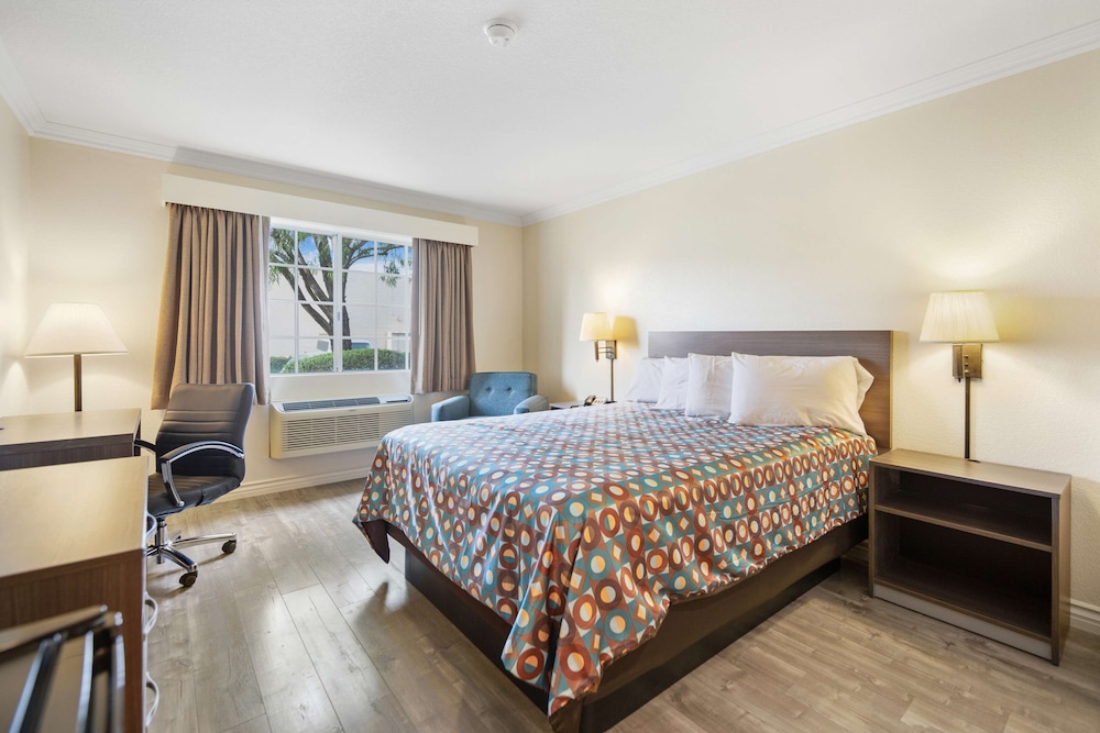 Hotel Fontana - CA 4/27