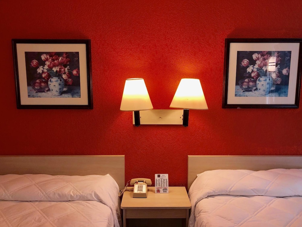 Americas Best Inns Moline 13/23