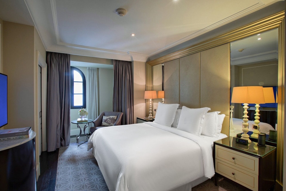 EXECUTIVE, SUITE, KING BED, CITY VIEW