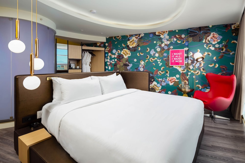 Icon, King Bed
