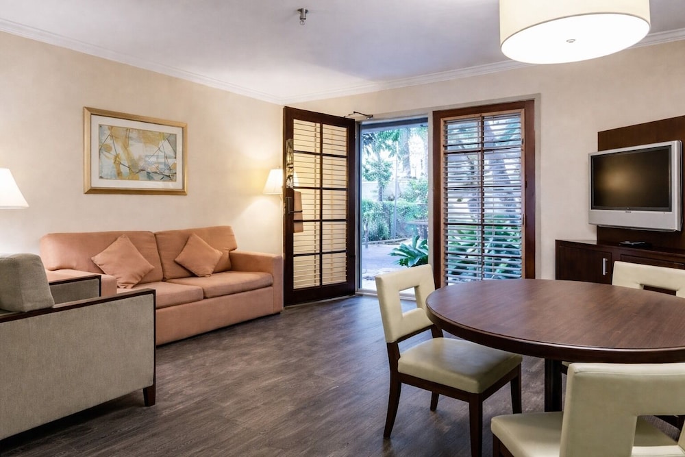 Buena Park Grand Hotel and Suites 49/75