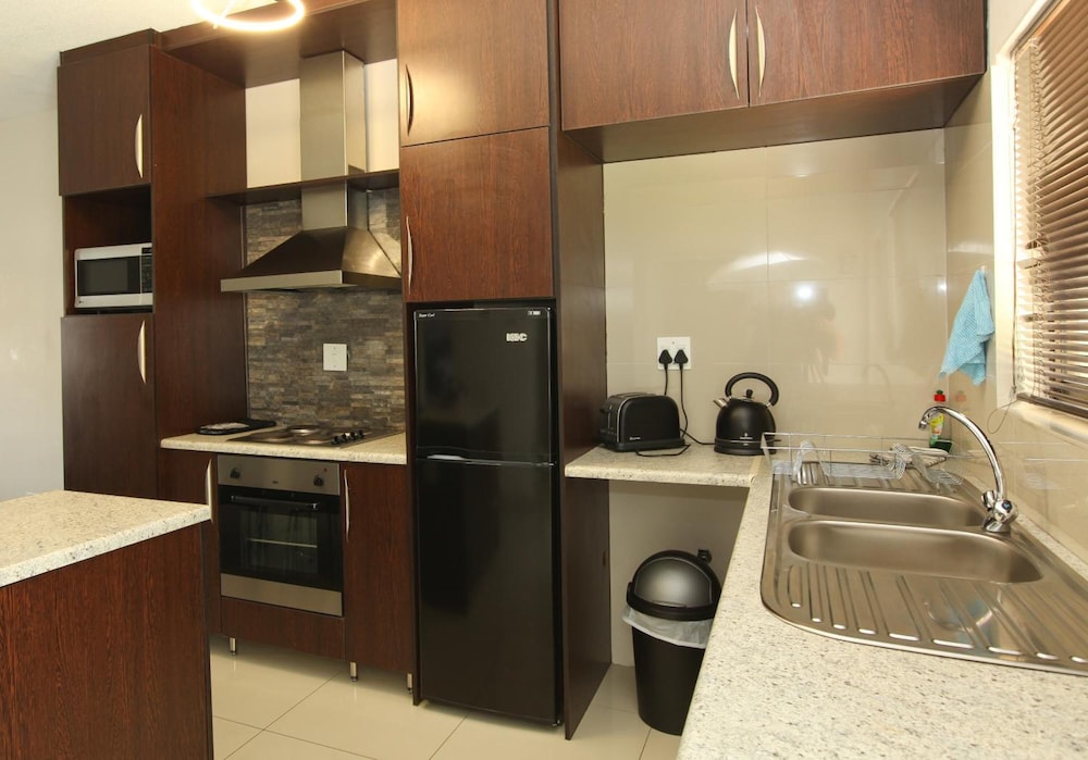 Hillside Executive Accommodation 25/59