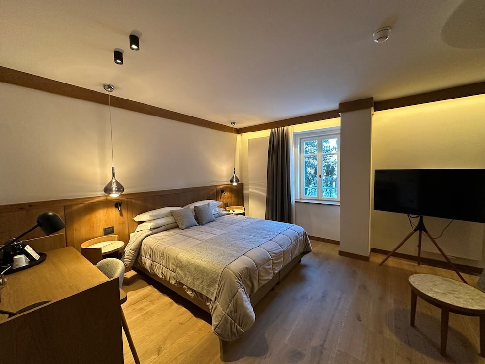 SUPERIOR, STUDIO, SUITE, MOUNTAIN VIEW