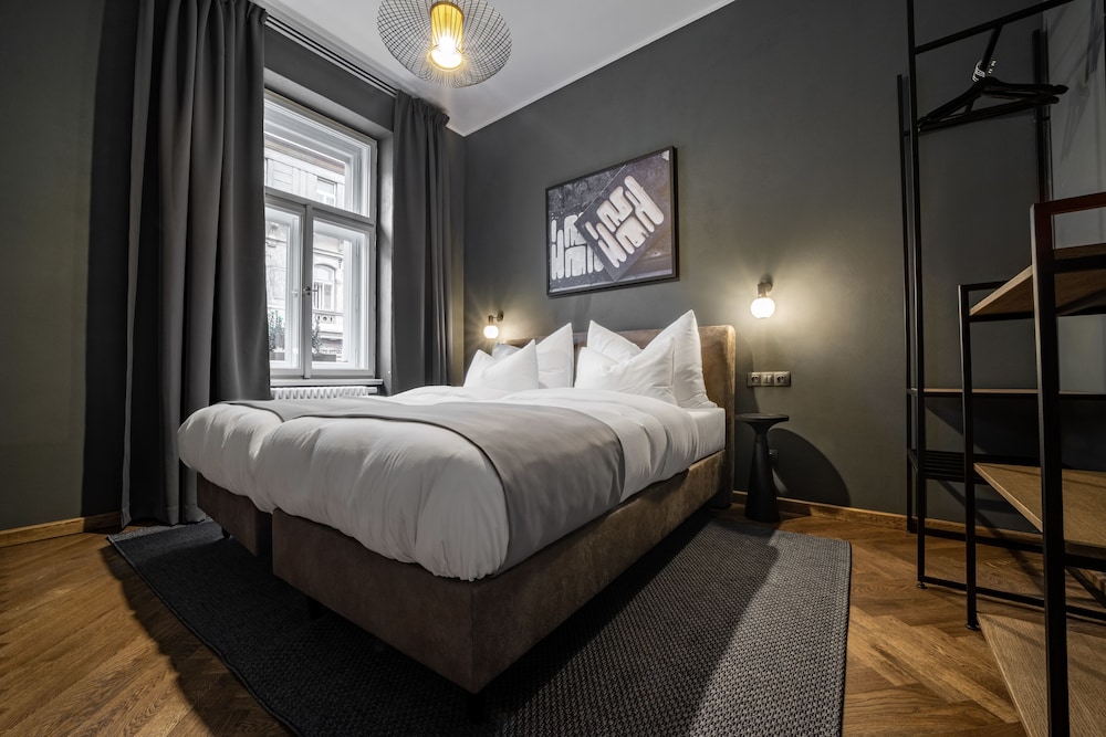 The Viaduct - Suites & More 25/60