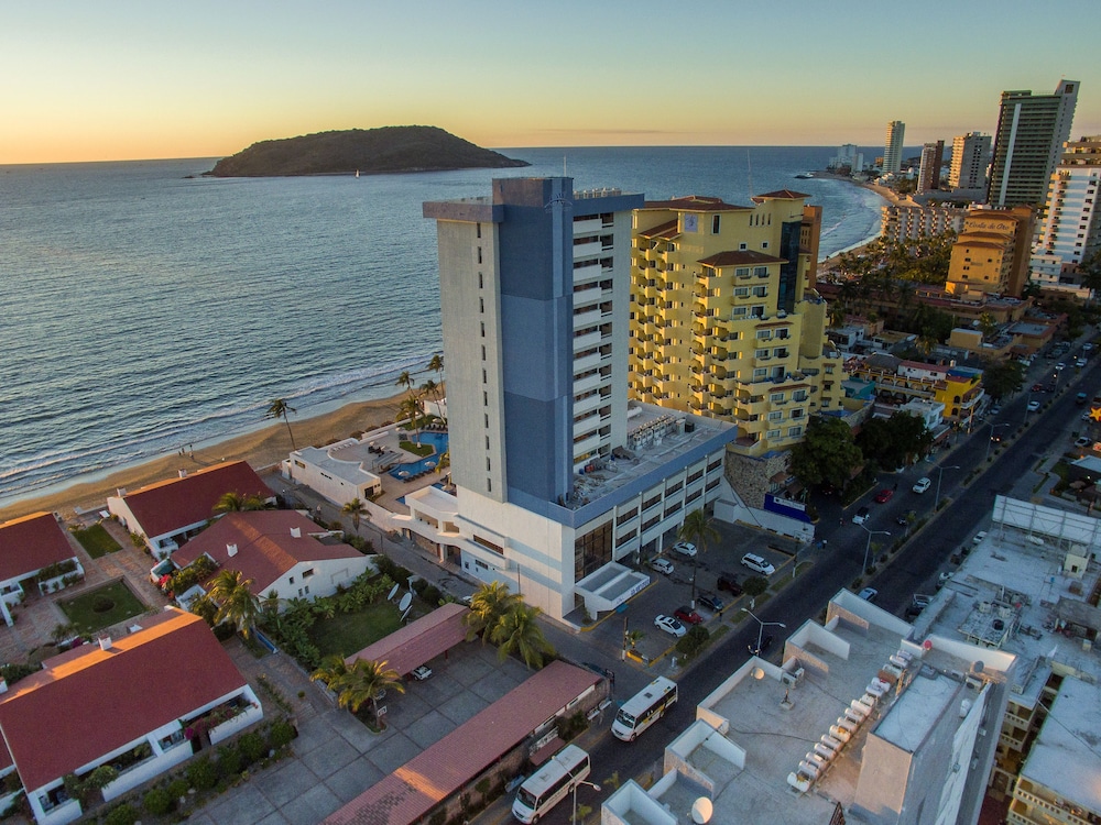 Ocean View Beach Hotel 2/51