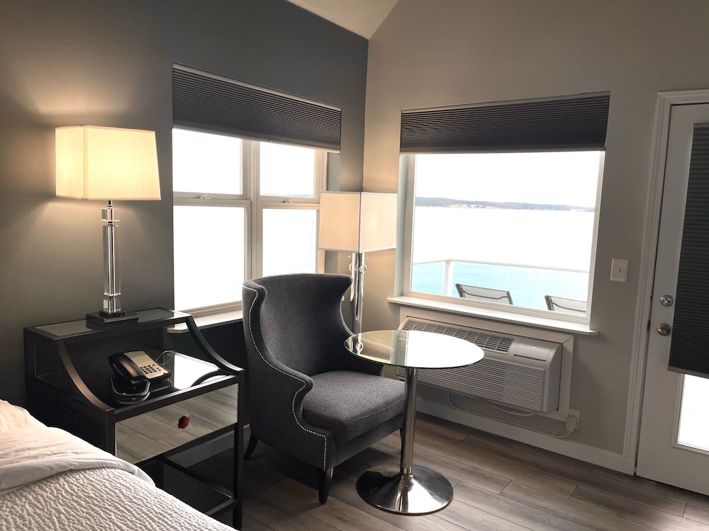 Tides Inn Suites 52/75