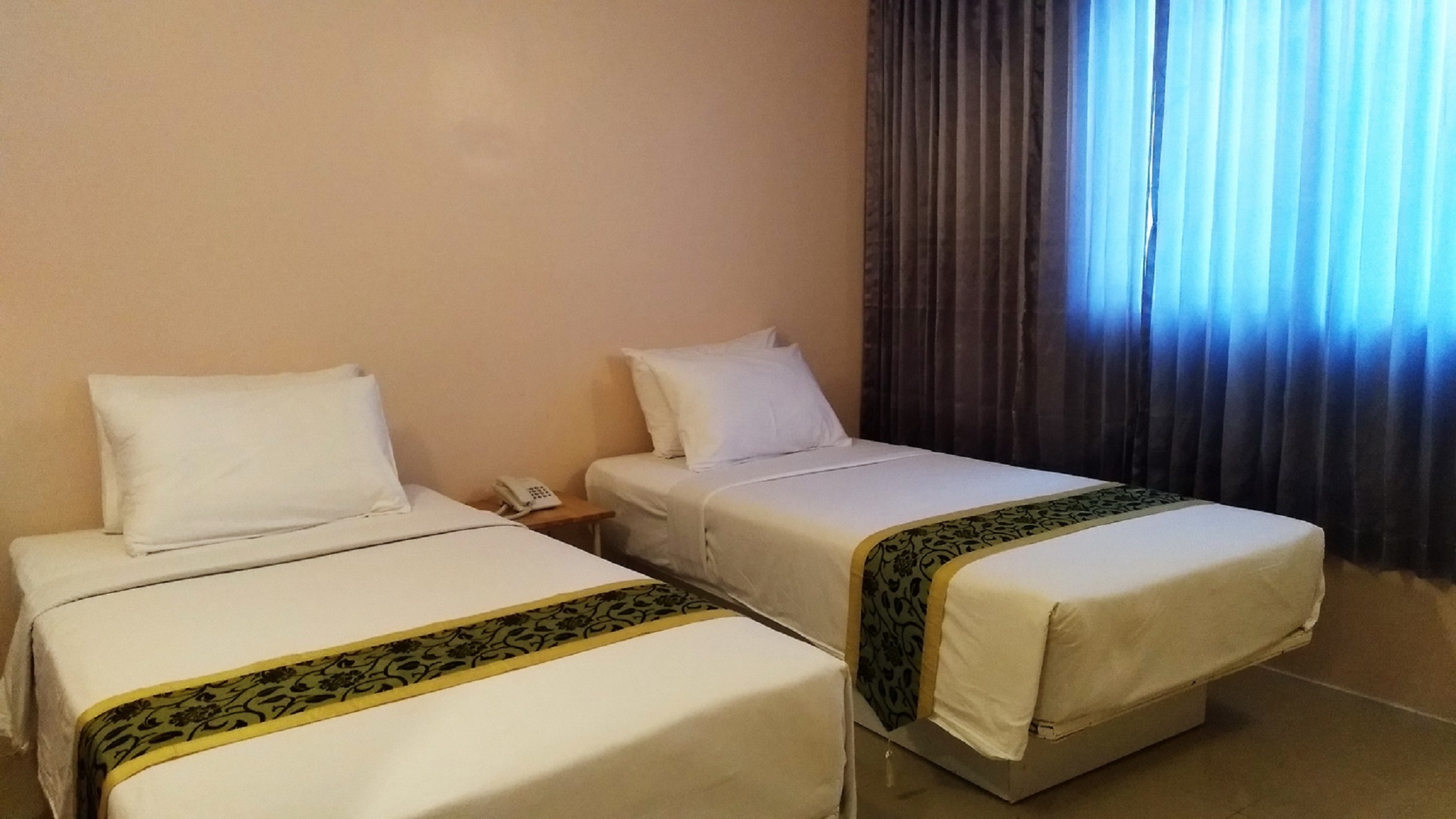 Bird Room Hotel 8/16