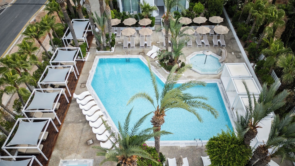 Margadina Lounge Hotel 32/35