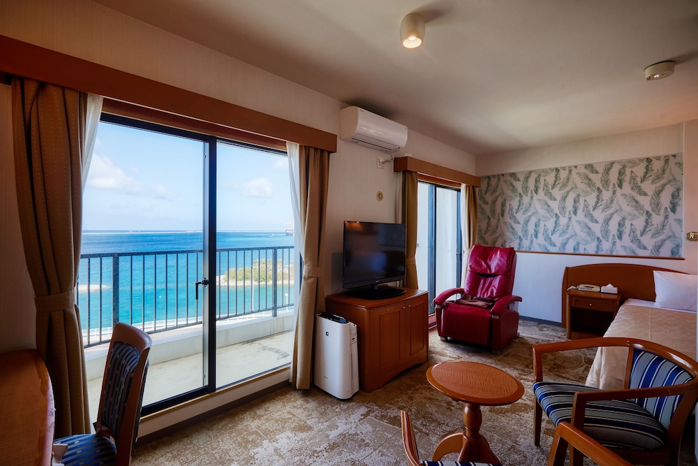 Naha Beach Side Hotel 48/71