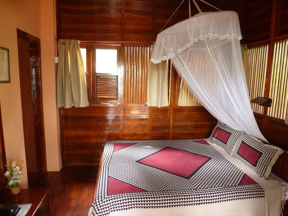 CLASSIC, DOUBLE BED, BATHTUB