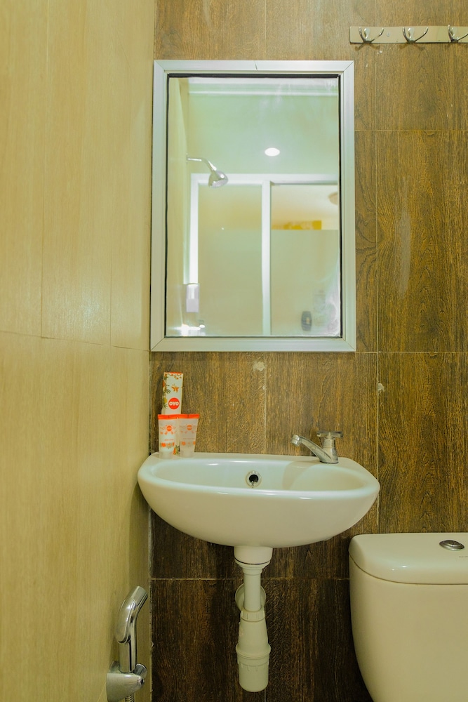 OYO 354 32 Guest House 30/40