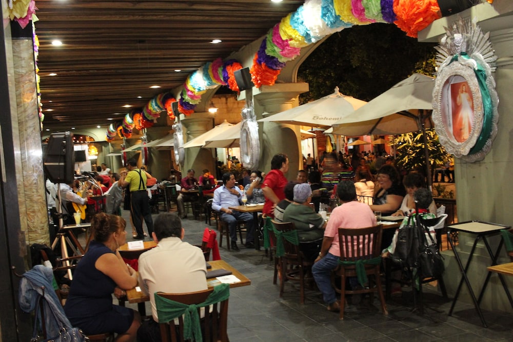 Hotel Marques del Valle 46/50