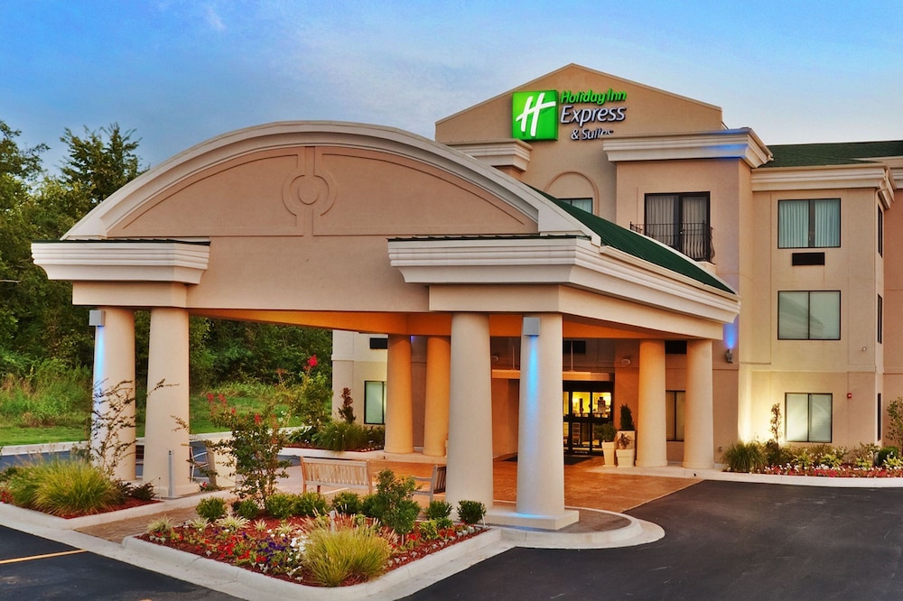 Holiday Inn Express Hotel Suites Muskogee 1/48