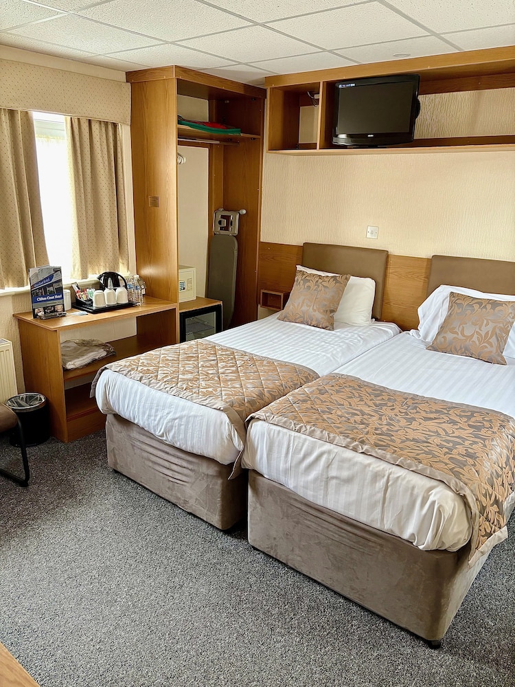 ROOM, QUADRUPLE
