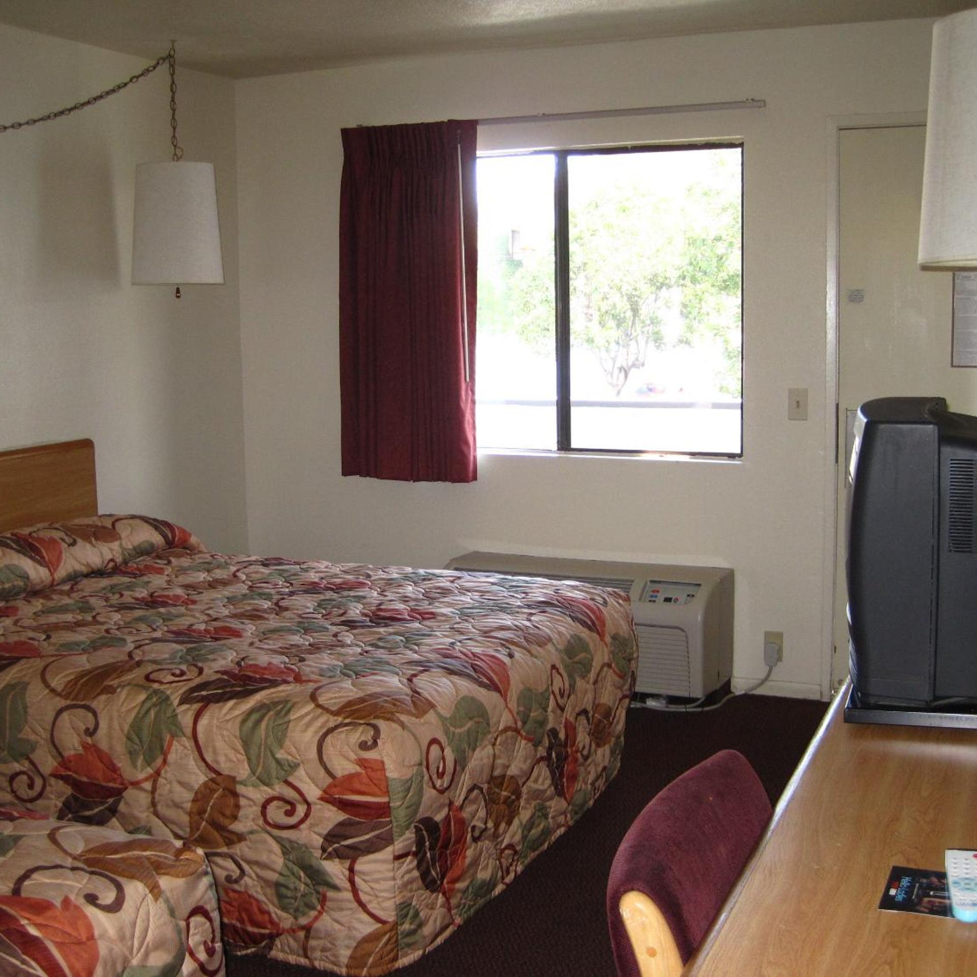 EZ 8 Motel Old Town 5/24