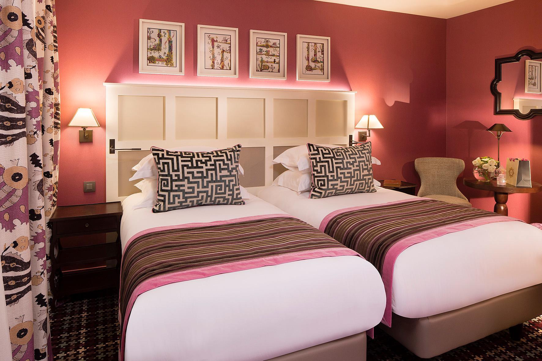 ROOM, TWIN BEDS