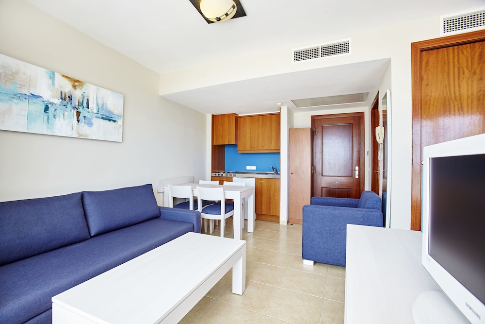Universal Hotel Bikini 45/66
