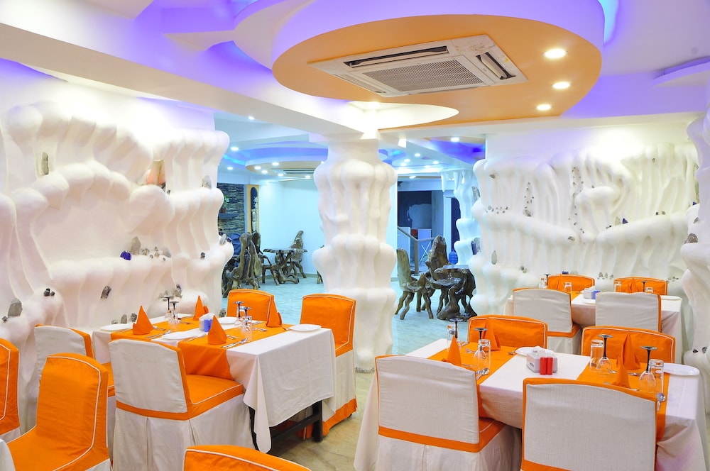restaurant cafeteria