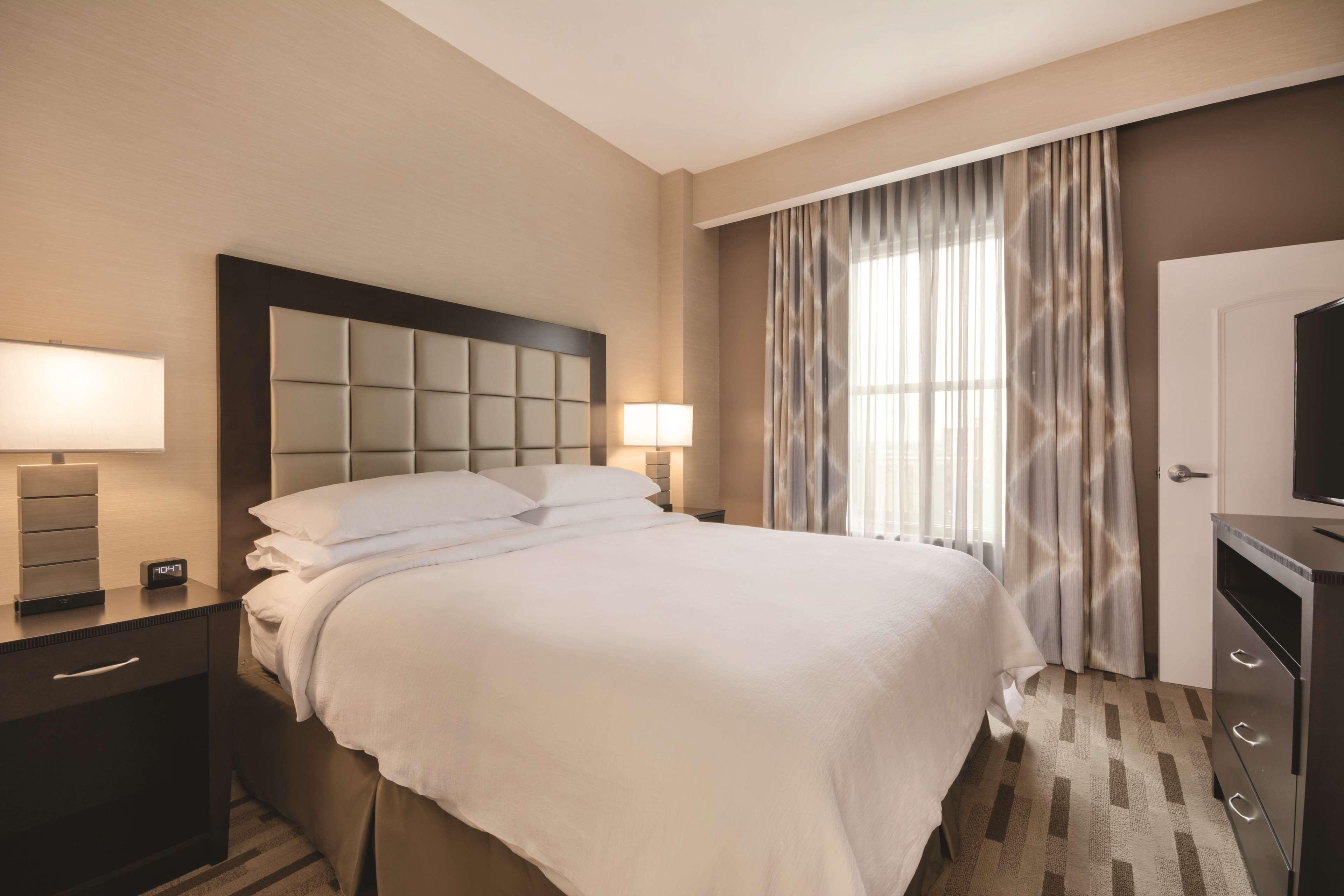2 ROOMS, PREMIUM, SUITE, KING BED