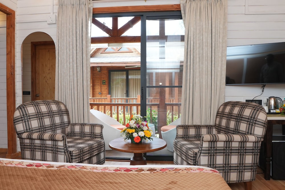 Foxoso Aaristo Baga Beach Resort 26/48