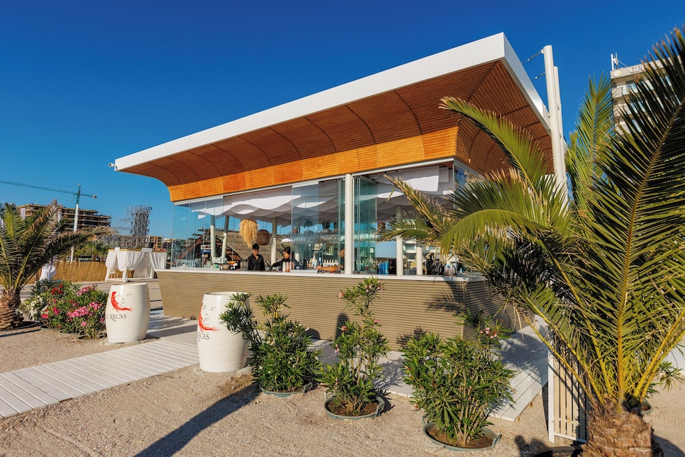 Hotel Opera Mamaia 8/70