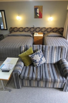 Beetham Park Motel 42/54